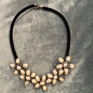 Pearl choker necklace.